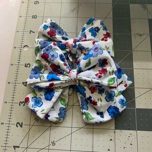 Red and blue floral pinwheel bow